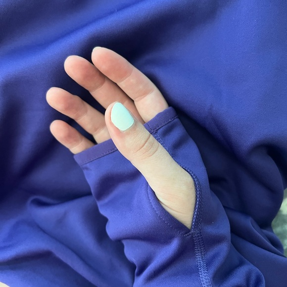 nike therma-fit Hoodie Women’s Medium - Picture 3 of 4